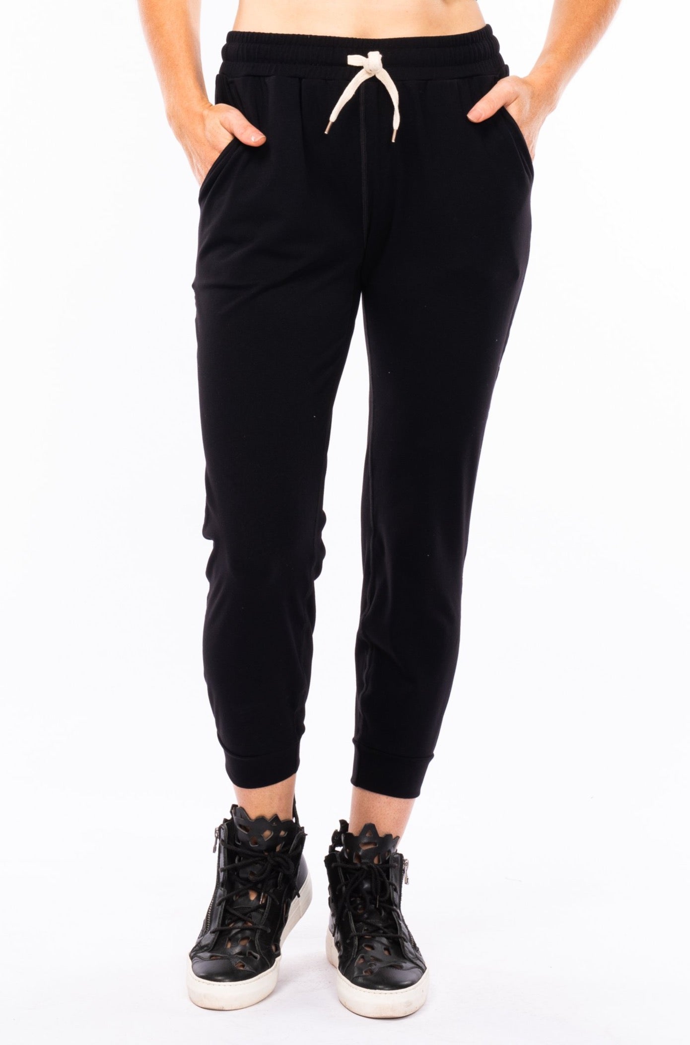 WYN by MALO women's limitless jogger - black