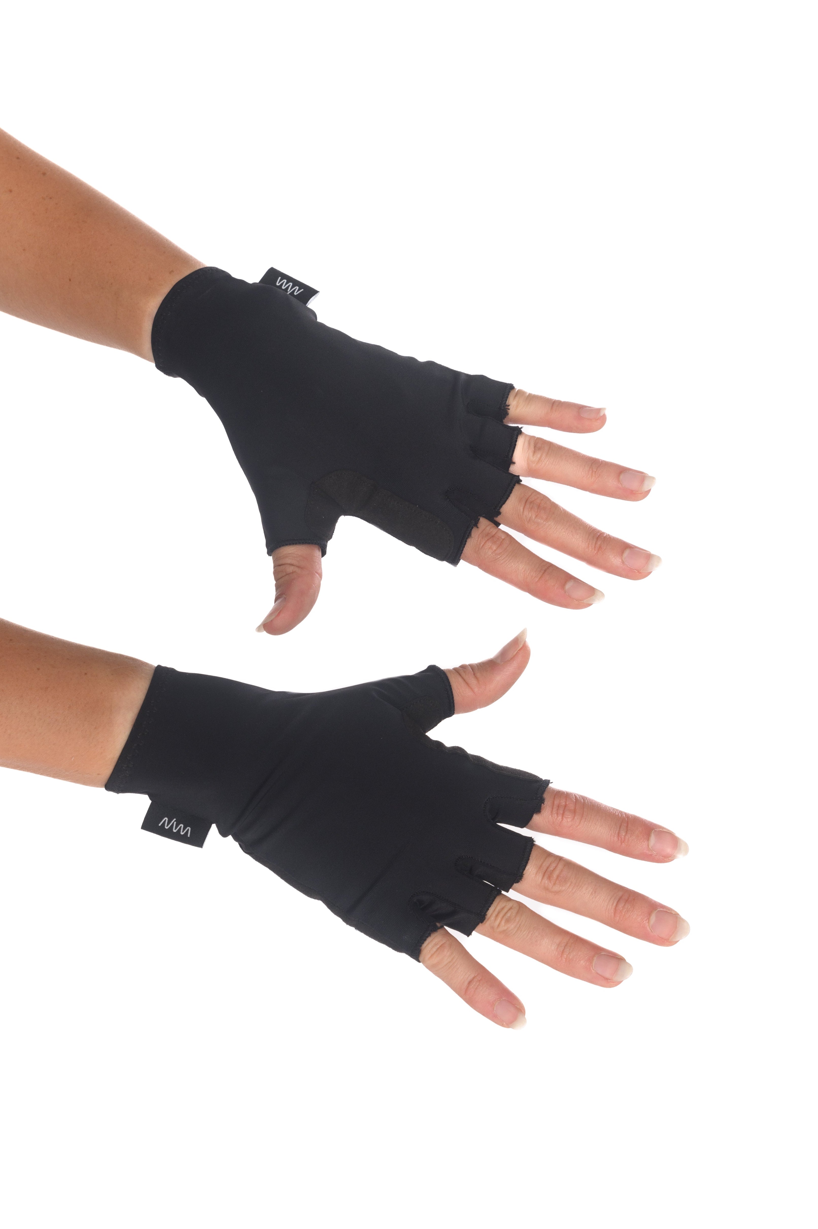 Essentials TT Gloves- Black